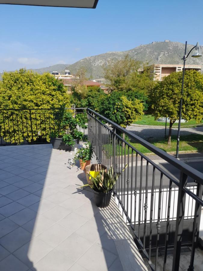 A Casa Di Falco Mondragone Exteriör bild