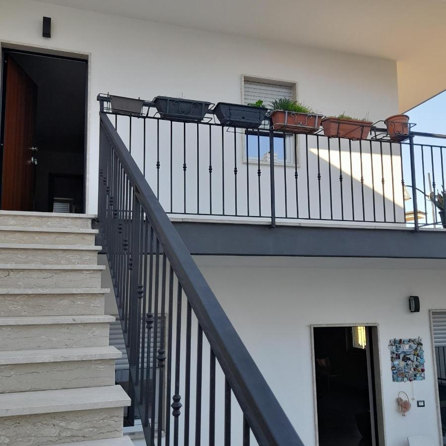 A Casa Di Falco Mondragone Exteriör bild